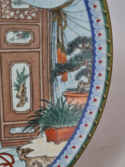 Художественная декоративная тарелка винтажная Imperial Jingdezhen Poreclain, Императорский фарфор, разноцветный декор &quot;Девушка с чаем в национальном костюме&quot;, в заводской коробке, 22 см, Китай, 1987г.