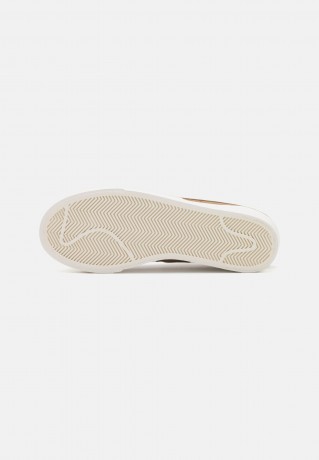 Nike Sportswear W BLAZER LOW PLATFORM Sneaker low dark driftwood/sail W BLAZER LOW PLATFORM Низкие кроссовки женские темная коряга/парус