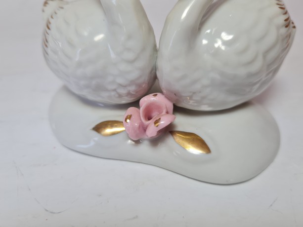 Capodimonte Фарфоровая статуэтка позолоченная "Два лебедя и роза", 9см x 7см, Италия, 1960-70гг.