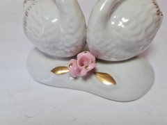 Capodimonte Фарфоровая статуэтка позолоченная &quot;Два лебедя и роза&quot;, 9см x 7см, Италия, 1960-70гг.