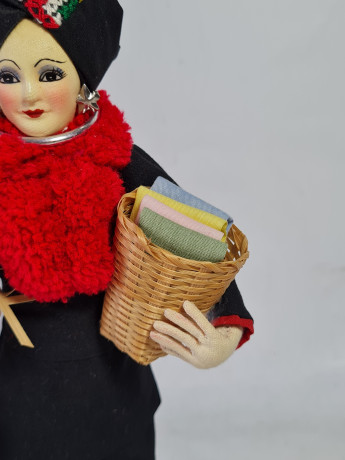 Кукла винтажная в национальном костюме, деревян. подставка, 26 x 11 см, Тайланд, 1960-70гг.