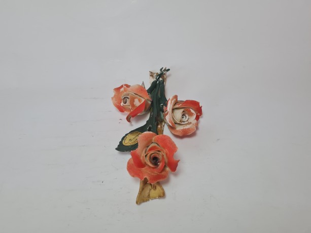 Статуэтка винтажная большая Capodimonte / CESAR "Три алые розы", 6 х 20 см, Италия, 1960-70гг.