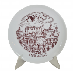 Тарелка декоративная винтажная Mitterteich Bavaria &quot;Нюрнберг. 10 лет верности&quot;, сувенирная, фарфор, 24.5 см, Германия, 1980-90гг.