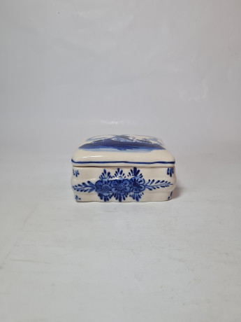 Шкатулка винтажная Delft Blue, дельфтский фарфор с рисунком в синих тонах "Мельница", 10,5 x 8,5 x 5,5 см, Голландия, 1960-70гг.