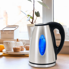 Deuba Deuba Wasserkocher, 1.7 l, 2200 W, Edelstahl LED Glas BPA-Frei Kabellos Kalkfilter Uberhitzungsschutz Schwarz Чайник Deuba, 1,7 л, 2200 Вт, нержавеющая сталь, светодиодное стекло, беспроводной фильтр от накипи, без BPA, защита от перегрева