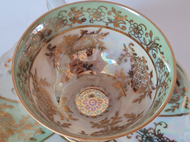 ECHT GOLD Чайная чашка с обильной позолотой, узором и рисунком снаружи и внутри, Германия, 1950-60гг.