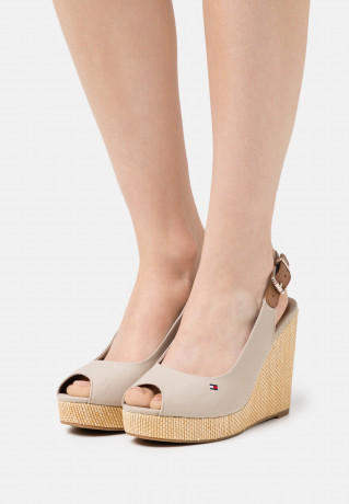 Tommy Hilfiger ICONIC ELENA SLING BACK WEDGE High heeled sandals stone ICONIC ELENA SLING BACK WEDGE Босоножки на высоком каблуке камни