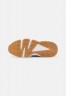 Nike Sportswear AIR HUARACHE Sneaker low phantom/white/fossil/light brown/black AIR HUARACHE Низкие кроссовки женские фантом/белый/ископаемый/светло-коричневый/черный
