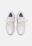 Nike Sportswear AIR HUARACHE Sneaker low phantom/white/fossil/light brown/black AIR HUARACHE Низкие кроссовки женские фантом/белый/ископаемый/светло-коричневый/черный