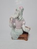 Статуэтка винтажная среднего размера Alba-Iulia "Девушка в розово-зеленом платье, кормящая голубей", фарфор, 18 х 17 см, Румыния 1970-80гг.