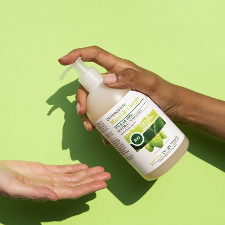 SAPONE DI UN TEMPO Hand- und Korperreinigungsmittel Litsea Cubeba und Basilikum Reinigendes Emollient Очищающее средство для рук и тела Litsea Cubeba and Basil Очищающее смягчающее средство