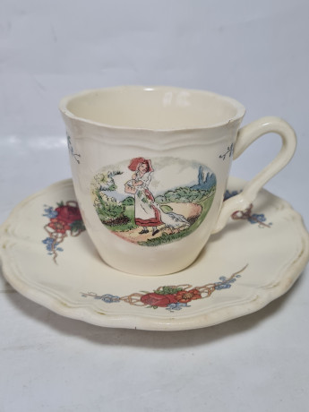 Две кофейные пары винтажные Sarreguemines "Девочка с гусем", фарфор, Франция, 1960-70гг.