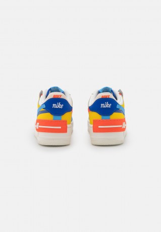 Nike Sportswear W AF1 SHADOW Sneaker low sail/university blue/game royal/rush orange/vivid sulfur/pearl white W AF1 SHADOW Низкие кроссовки женские парус/университетский синий/игровой королевский/яркий оранжевый/ярко-серный/жемчужно-белый