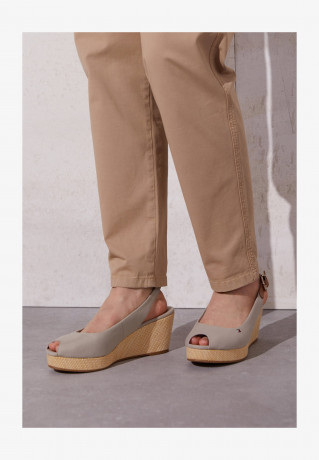 Tommy Hilfiger ICONIC ELBA SLING BACK WEDGE Platform sandals taupe ICONIC ELBA SLING BACK WEDGE Сандалии на платформе серо-коричневый