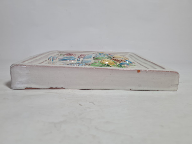 Керамическая плитка Dessauer в стиле барокко, форма плитки, выполненной мастером C.R 1693, с изображением вазы с фруктами, керамика, 18.5 х 18.5 см, Германия, 1960-70гг.