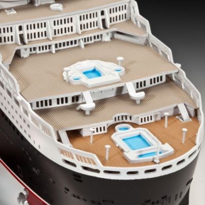 Revell Queen Mary 2  королева мария 2
