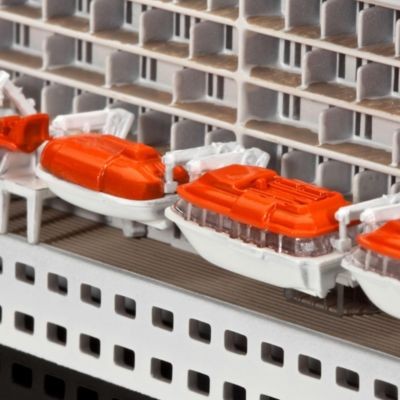 Revell Queen Mary 2  королева мария 2