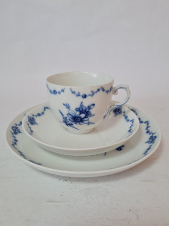 Кофейное трио винтажное Lottine, белый фарфор с розами в сине-голубых тонах, 9,5 x 6,5 см / 14 см / 18 см, Германия, 1960-70гг.