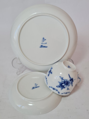 Кофейное трио винтажное Lottine, белый фарфор с розами в сине-голубых тонах, 9,5 x 6,5 см / 14 см / 18 см, Германия, 1960-70гг.