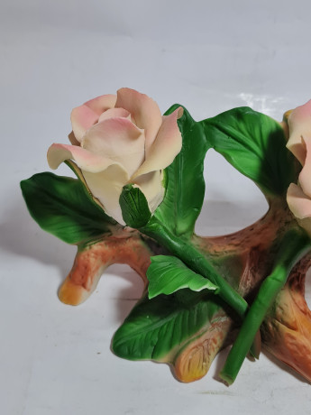 Фигурка винтажная Cesa.R. / Capodimonte By Sarastano, "Две бело-розовые розы на ветке", фарфор, 20 x 13 x 10 см,  Италия, 1960-1970гг.