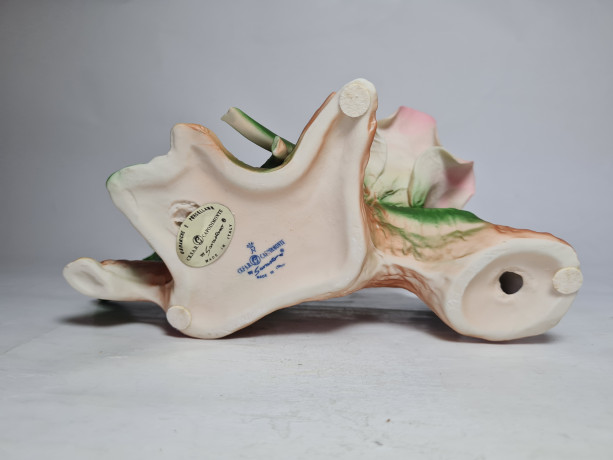 Фигурка винтажная Cesa.R. / Capodimonte By Sarastano, "Две бело-розовые розы на ветке", фарфор, 20 x 13 x 10 см,  Италия, 1960-1970гг.