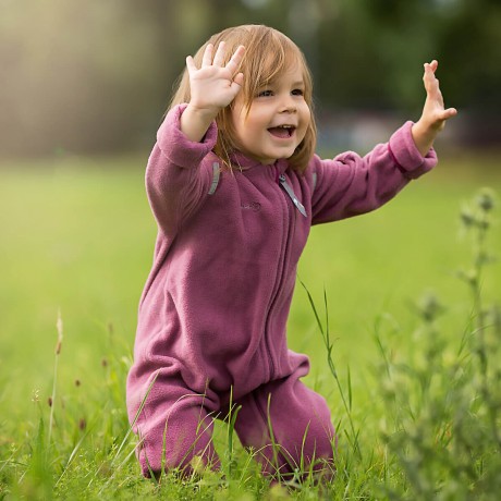 Hoppediz Overall aus Fleece Babyeinteiler beere Комбинезон из флиса детский цельнокроеный ягодка