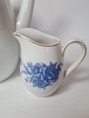 King Fine Porcelan Фарфоровый набор для чая &quot;Синие цветы&quot;: Чайник, сахарница, молочник, Германия, 1960-70гг.