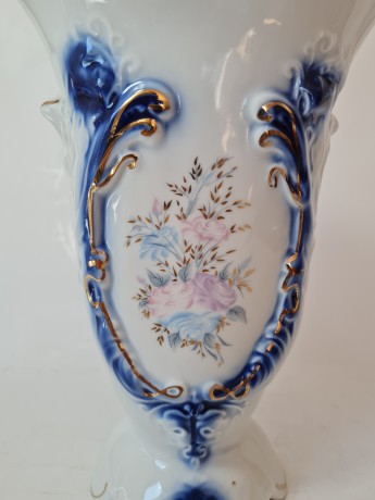 Ваза винтажная большая ARPO с цветочным фактурным узором, фарфор с позолотой, 23 х 16,5 см, Румыния, 1960-70гг.