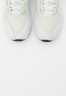 Nike Sportswear AIR MAX VERONA Sneaker low jade aura/white/platinum tint AIR MAX VERONA Низкие кроссовки женские нефритовая аура/белый/платиновый оттенок