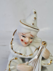 Фигурка винтажная Im Stil Limoges &quot;Белый клоун с мандолиной&quot;, фарфор, 11 x 6,5 см, Франция, 1960-70гг.