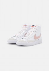 Nike Sportswear BLAZER MID 77 Sneaker high white/pink oxford/black/summit white BLAZER MID 77 Высокие кроссовки женские белый/розовый оксфорд/черный/саммит белый