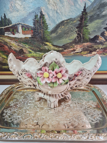 Фруктовница винтажная большая Bassano с объемными цветами, фарфор, 31x 18 x 18 см, Италия, 1960-70гг.