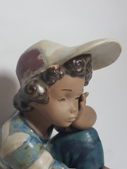 Статуэтка винтажная Lladro &quot;Сидящий мальчик&quot;, в бежево-синих тонах, керамика, 21 см, Испания, 1960-70гг.