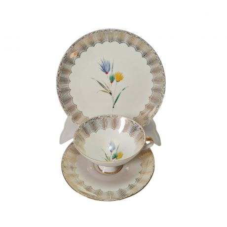 Winterling Marktleuthen Bavaria Чайное трио с позолоченным узором и разноцветными цветами на белом фарфоре, Германия, 1960-70гг.