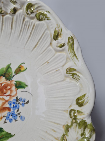 Bassano Italy im Still Круглое блюдо с фактурным краем "Розы и незабудки", 25 x 7см, Италия, 1960-70гг.