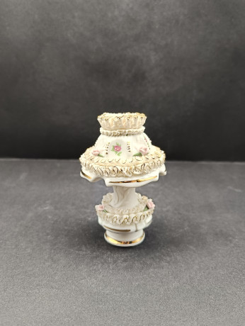 Статуэтка винтажная Capodimonte / Victoria с изображением женского портрета, фарфор, 11 х 6.5 см, Италия, 1960-70гг.
