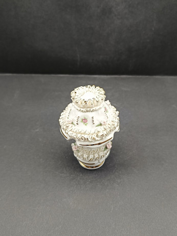 Статуэтка винтажная Capodimonte / Victoria с изображением женского портрета, фарфор, 11 х 6.5 см, Италия, 1960-70гг.