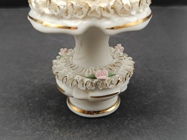 Статуэтка винтажная Capodimonte / Victoria с изображением женского портрета, фарфор, 11 х 6.5 см, Италия, 1960-70гг.