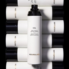 Hourglass Veil™ Soft Focus Setting Spray 120 ml Veil™ Фиксирующий спрей для мягкого фокуса