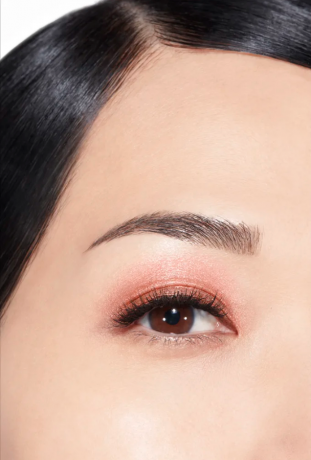 CHANEL VIELSEITIGER UND LANGANHALTENDER LIDSCHATTEN тени для век OMBRE ESSENTIELLE, 252 PECHE GLACEE, новая коллекция весна/лето 2025
