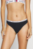 Tommy Hilfiger ESSENTIALS 3 PACK  Thong white/desert sky/primary red НАБОР ESSENTIALS 3 стринги белый/пустынное небо/основной красный