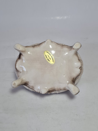 Шкатулка-бонбоньерка винтажная Bassano Italy, бело-серый фарфор с красно-желтым цветочным декором, ручная работа, 13,5 x 8,5 x 12 см, Италия, 1960-70гг.