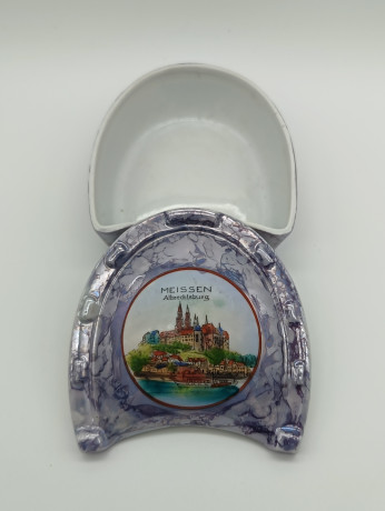 Шкатулка винтажная Grossbreitenbach "Альбрехтсбург" в форме подковы, в лавандовых тонах, фарфор, 9.5 см, Германия, 1960-70гг.