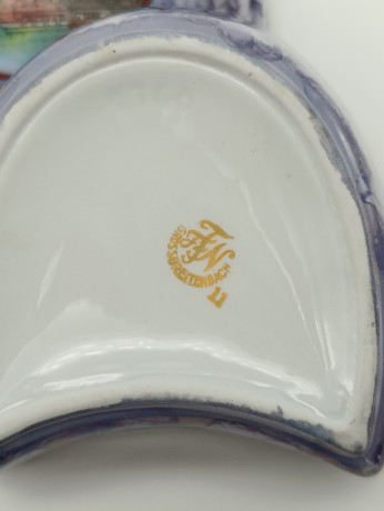 Шкатулка винтажная Grossbreitenbach "Альбрехтсбург" в форме подковы, в лавандовых тонах, фарфор, 9.5 см, Германия, 1960-70гг.