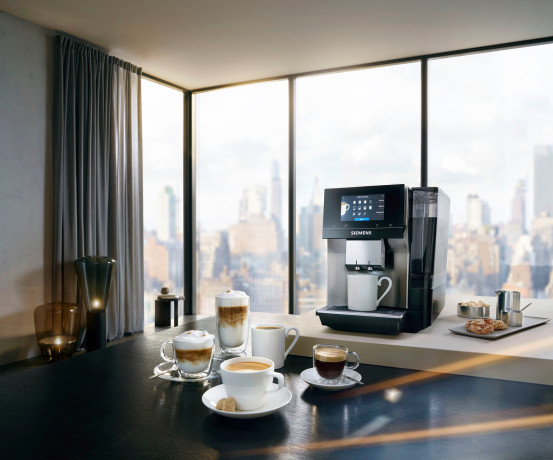 SIEMENS SIEMENS Kaffeevollautomat EQ.700 Inox silber metallic TP705D47, Full-Touch-Display, bis 10 Profile speicherbar, Milchsystem-Reinigung  Полностью автоматическая кофемашина SIEMENS EQ.700 Inox Silver Metallic TP705D47, сенсорный дисплей, возможность