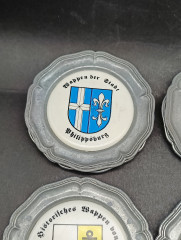 Набор тарелок винтажных DBGM &quot;Герб Райнхайма&quot;, &quot;Герб Буттенхайма&quot;, &quot;Герб Филипсбурга&quot;, &quot;Герб Кирлаха&quot;,  &quot;Герб общины Райнхаузен&quot;,  &quot;Герб города Оберхаузен&quot;, олово, 6 шт, 10 см, Германия, 1970-80гг.
