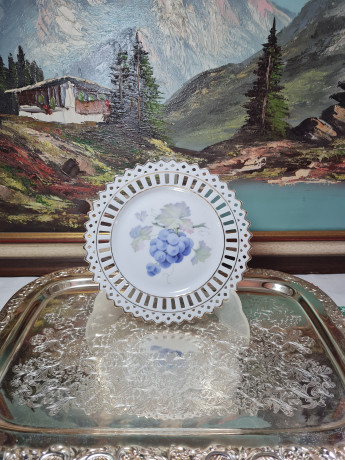 Тарелка винтажная Schumann Bavaria для сервировки с изображением винограда, резкой край, фарфор, 19 x 2,5 см, Германия, 1960-70гг.