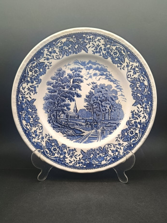 Тарелка винтажная Royal Tudor Ware / Staffordshire England, Коллекция "Olde England", фарфор, 25 см, Великобритания, 1960-70гг.