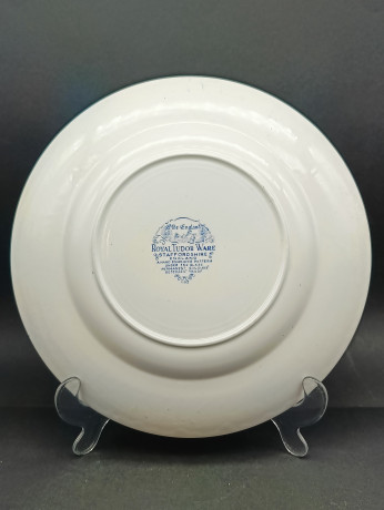 Тарелка винтажная Royal Tudor Ware / Staffordshire England, Коллекция "Olde England", фарфор, 25 см, Великобритания, 1960-70гг.