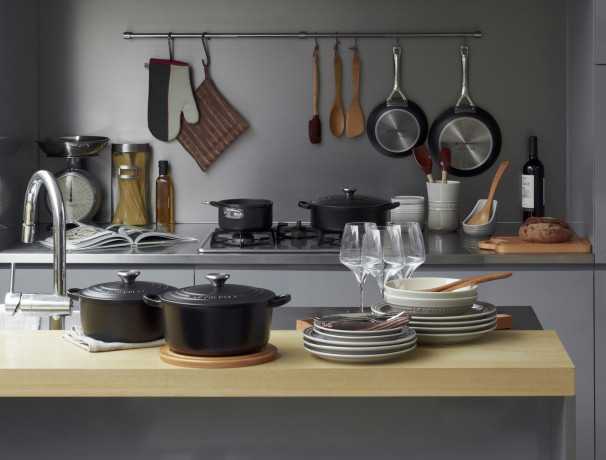 Le Creuset LE CREUSET Br\u00e4ter rund 26cm Schwarz Signature schwarz LE CREUSET Брюк 4тер круглый 26см Черный Signature